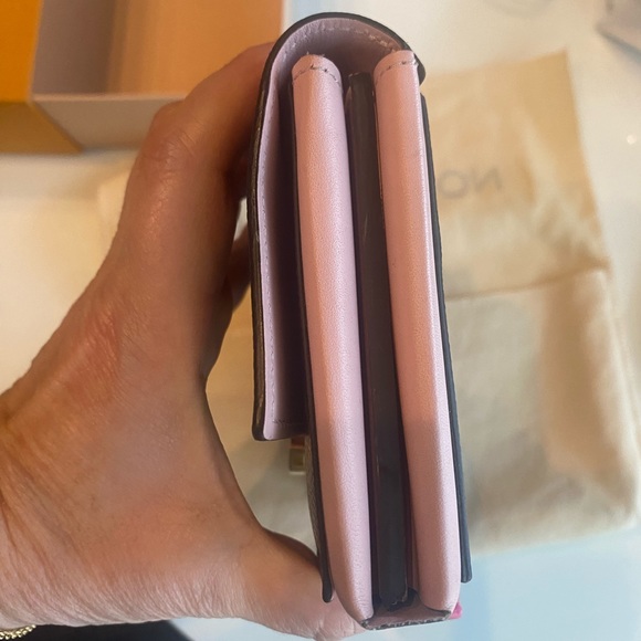 Louis Vuitton Rose Ballerine Monogram Canvas Flore Wallet - Picture 8 of 11